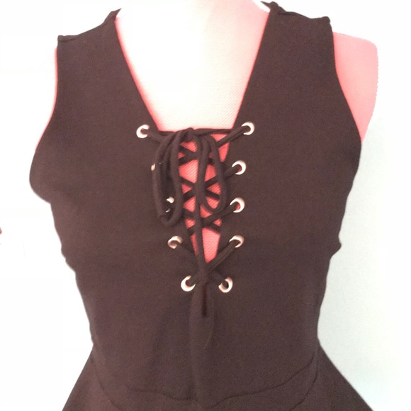 👌🏽 BLACK TANK TOP  F21 - Picture 2 of 5